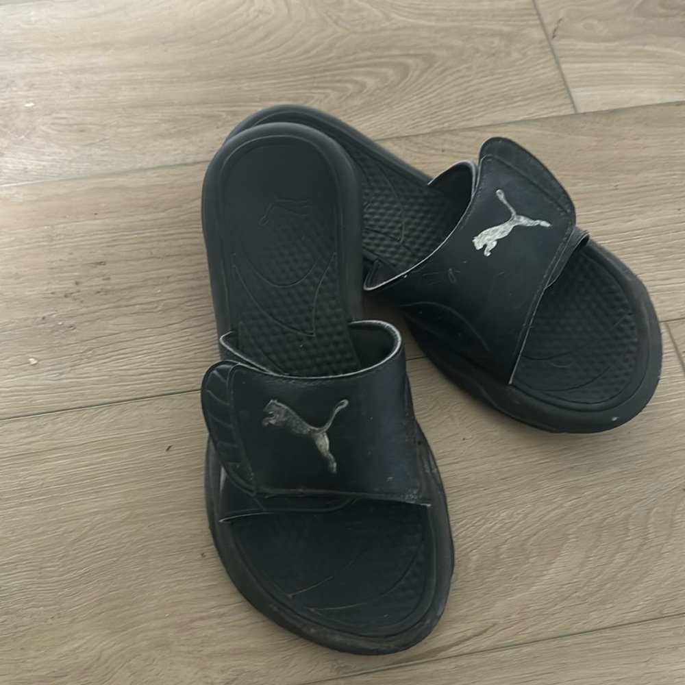 Puma slides size 7